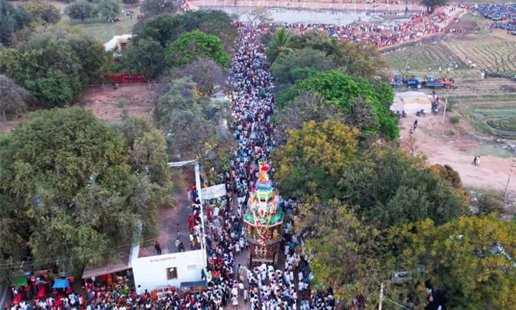ಅದ್ದೂರಿಯಾಗಿ ನೆರೆವೆರಿದ ದಮ್ಮೂರು ವೆಂಕಾವಧೂತ ರಥೋತ್ಸವ