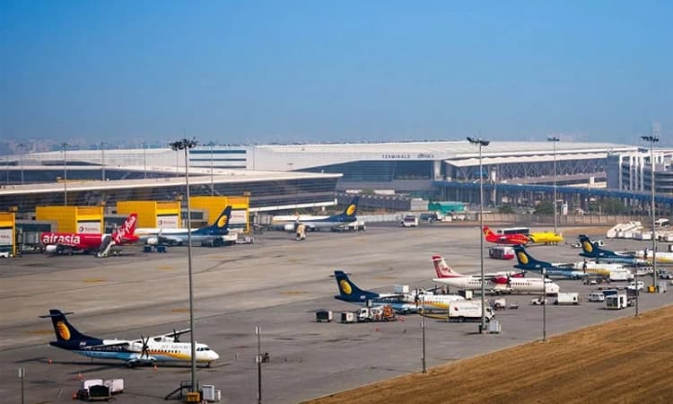 ದೆಹಲಿ: ಕ್ಯಾನ್ಸರ್‌ ಪೀಡಿತ ಮಹಿಳೆಯನ್ನು ವಿಮಾನದಿಂದ ಕೆಳಗಿಳಿಸಿದ ಅಮೆರಿಕನ್ ಏರ್‌ಲೈನ್ಸ್