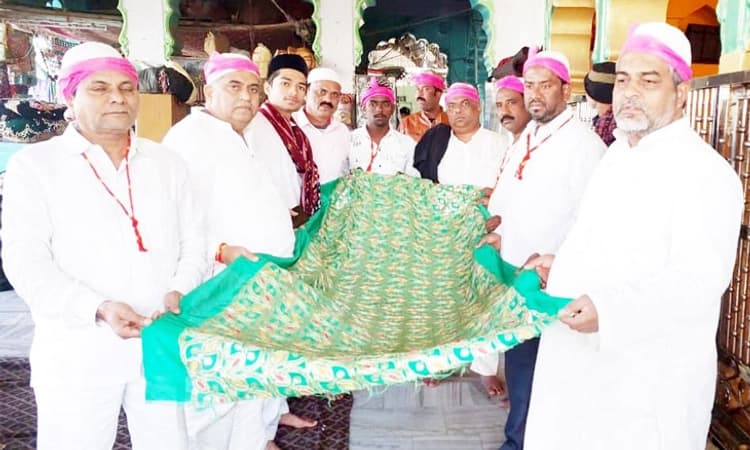 ಅಜ್ಮೀರ್ ದರ್ಗಾ: ಗಂಗಾವತಿ ಕಾಂಗ್ರೆಸ್ ಮುಖಂಡರಿಂದ ಹೂ-ಚಾದರ್ ಸಲ್ಲಿಕೆ