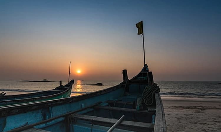 ಮೀನುಗಾರಿಕಾ ಬೋಟ್‌ ಅಪಘಾತ: 8 ಮೀನುಗಾರರ ರಕ್ಷಣೆ
