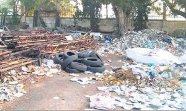 ಪುರಭವನದ ಆವರಣ ಡಂಪಿಂಗ್‌ ಯಾರ್ಡ್‌?