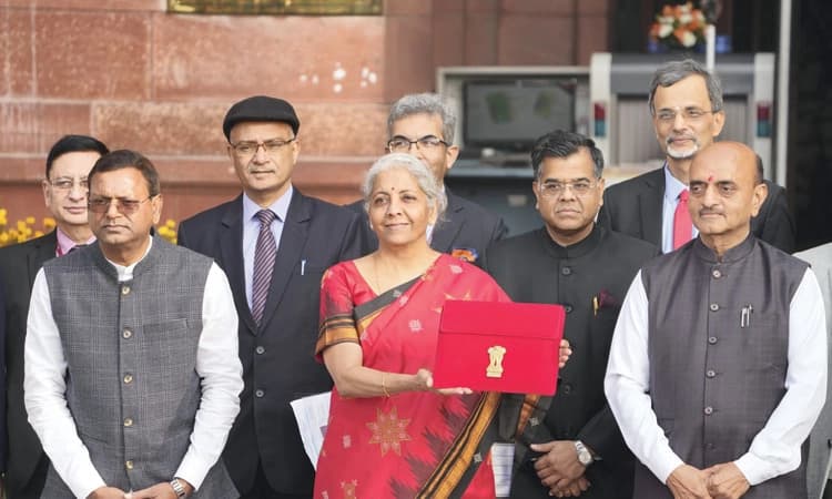 ಮಧ್ಯಮ ವರ್ಗದ ಕರತಾಡನ ; ಎ.1ರಿಂದ ಆರು ಅಲ್ಲ ಐದು ತೆರಿಗೆ ಸ್ಲ್ಯಾಬ್ ಗಳು