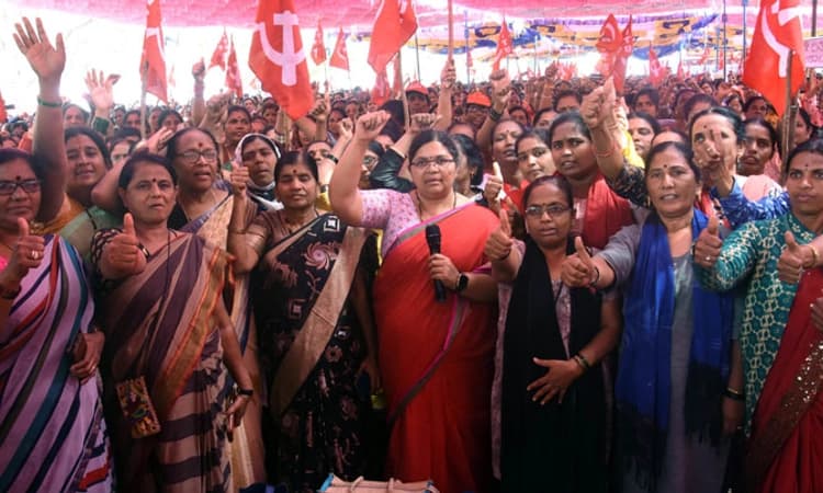 ಗ್ರಾಚ್ಯುಟಿಗೆ ಒಪ್ಪಿಗೆ: ಧರಣಿ ಕೈಬಿಟ್ಟ ಅಂಗನವಾಡಿ ಕಾರ್ಯಕರ್ತೆಯರು