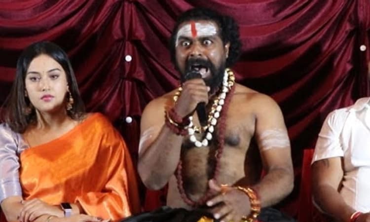 ಪ್ರೆಸ್ ಮೀಟ್ ನಲ್ಲಿ ಚಿತ್ರ ನಿರ್ದೇಶಕರ ಮೈಮೇಲೆ ಅಗೋಚರ ಶಕ್ತಿ!