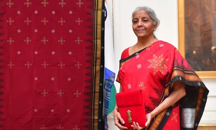 ಧಾರವಾಡದ ಕಸೂತಿ ಕಲೆಯ ಸೀರೆಯುಟ್ಟು ಬಜೆಟ್ ಮಂಡಿಸಿದ ಸಚಿವೆ ನಿರ್ಮಲಾ ಸೀತಾರಾಮನ್