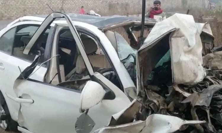 ಕಾರು – ಬಸ್‌ ನಡುವೆ ಭೀಕರ ಅಪಘಾತ; ನಾಲ್ವರು ಸ್ಥಳದಲ್ಲೇ ಸಾವು