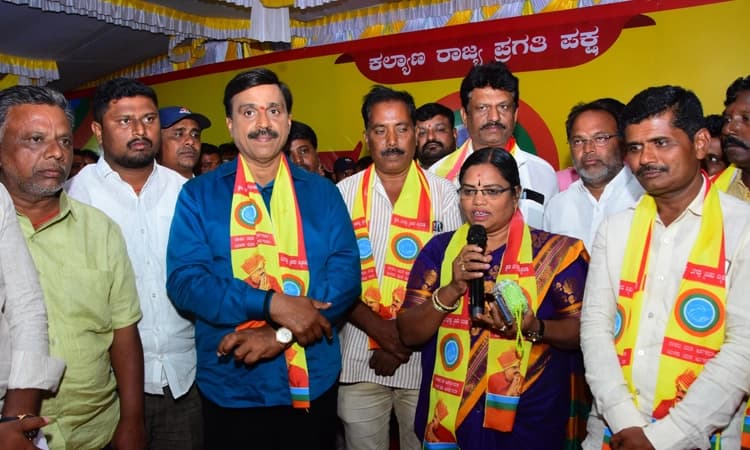 ಆನೆಗೊಂದಿಯಿಂದ ಕಲ್ಯಾಣ ರಥಯಾತ್ರೆ ಆರಂಭ: ಗಾಲಿ ರೆಡ್ಡಿಯಿಂದ ಪ್ರಚಾರಕ್ಕೆ ಚಾಲನೆ