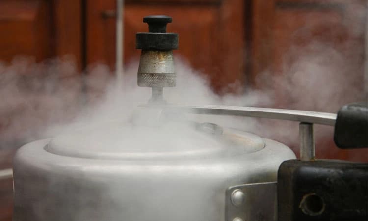 ಕುಷ್ಟಗಿ: ಕುಕ್ಕರ್‌ ಸ್ಪೋಟಗೊಂಡು ಮಹಿಳೆಗೆ ಗಾಯ