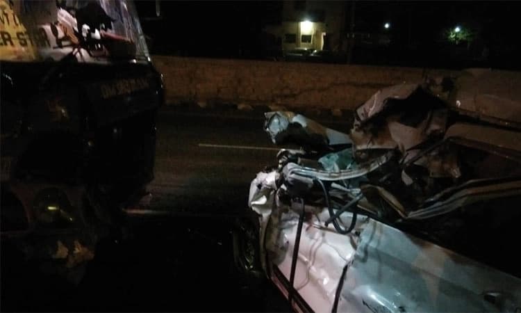 ಚಿತ್ರದುರ್ಗ: ಕಾರು-ಬಸ್‌ ಢಿಕ್ಕಿ; ಓರ್ವ ಸಾವು, ಮೂವರಿಗೆ ಗಾಯ