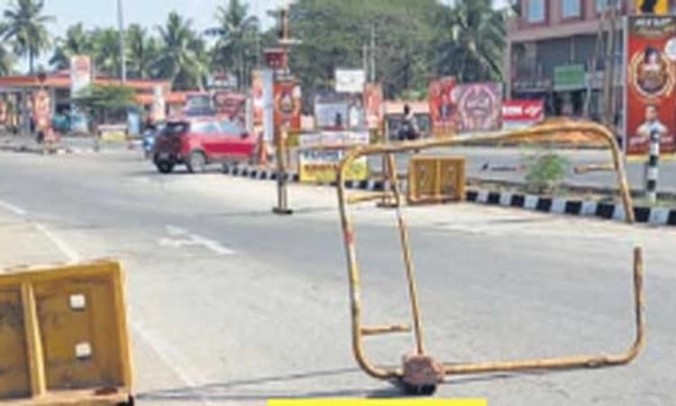 ಕುಂದಾಪುರ: ಹೆದ್ದಾರಿಯಲ್ಲಿ ಅಪಾಯಕಾರಿ ಬ್ಯಾರಿಕೇಡ್‌; ಸವಾರರ ಪ್ರಾಣಕ್ಕೆ ಎರವಾಗುವ ಭೀತಿ