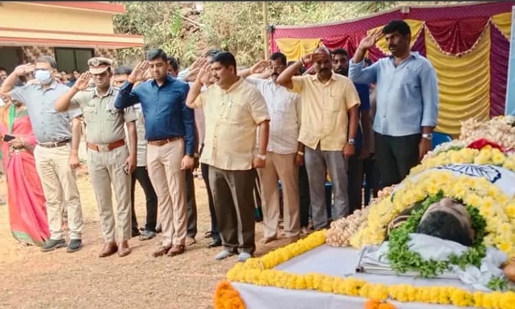 ಸರಕಾರಿ ಗೌರವಗಳೊಂದಿಗೆ ಯೋಧ ಮುರಳೀಧರ ರೈ ಅಂತ್ಯಸಂಸ್ಕಾರ