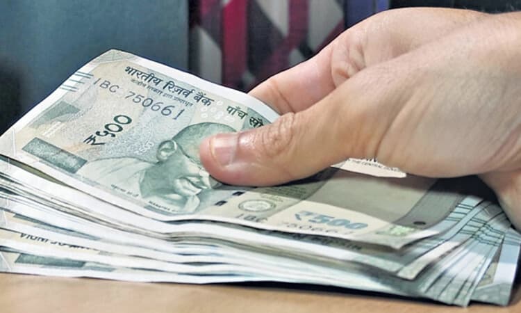 ಕಾಸರಗೋಡು: ದಾರಿಯಲ್ಲಿ ಸಿಕ್ಕಿದ ಹಣ ಮರಳಿಸಿದ ಯುವಕರು