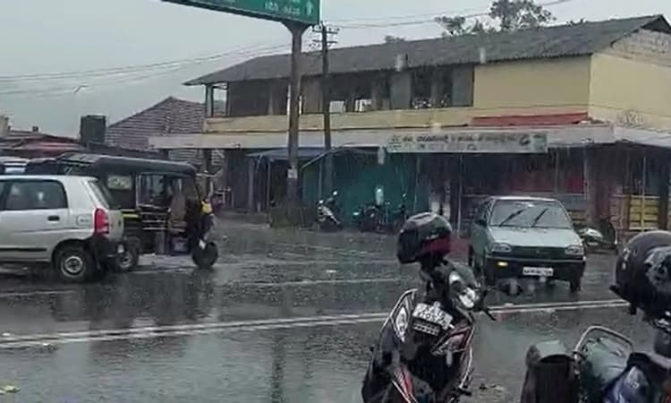 ಕಾಫಿನಾಡಿನಲ್ಲಿ ಧಾರಾಕಾರ ಮಳೆ… ಬೆಳೆಗಾರರು ಕಂಗಾಲು