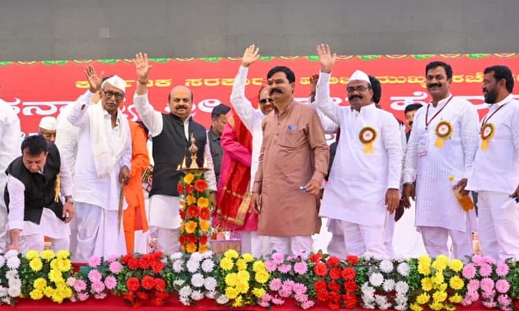 ಗಾಣಗಾಪುರ ದತ್ತಾತ್ರೇಯ ದರ್ಶನ ಪಡೆದ ಸಿಎಂ ಬಸವರಾಜ ಬೊಮ್ಮಾಯಿ