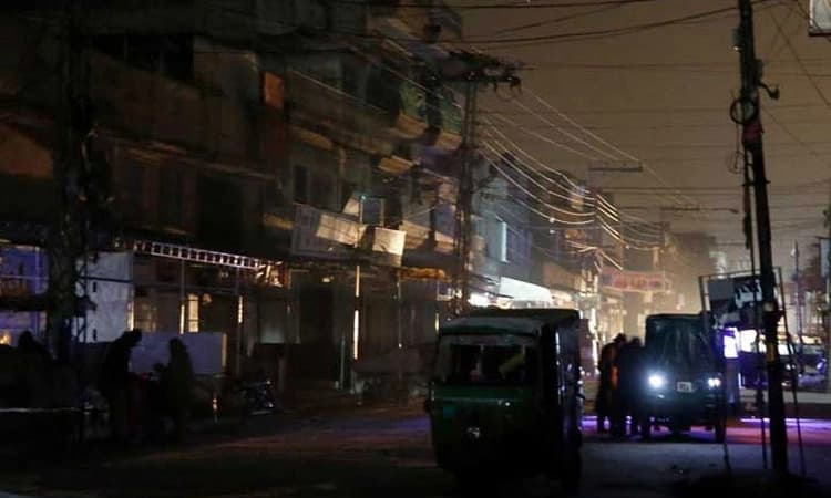 ಕತ್ತಲಲ್ಲಿ ಮುಳುಗಿದ ಪಾಕ್‌; ತಾಂತ್ರಿಕ ತೊಂದರೆಯಿಂದ ಕುಸಿದ ವಿದ್ಯುತ್‌ ಗ್ರಿಡ್‌