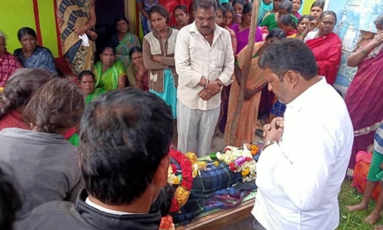 ಹುಣಸೂರು: ಸಾಲಬಾಧೆಯಿಂದ ರೈತ ನೇಣಿಗೆ ಶರಣು