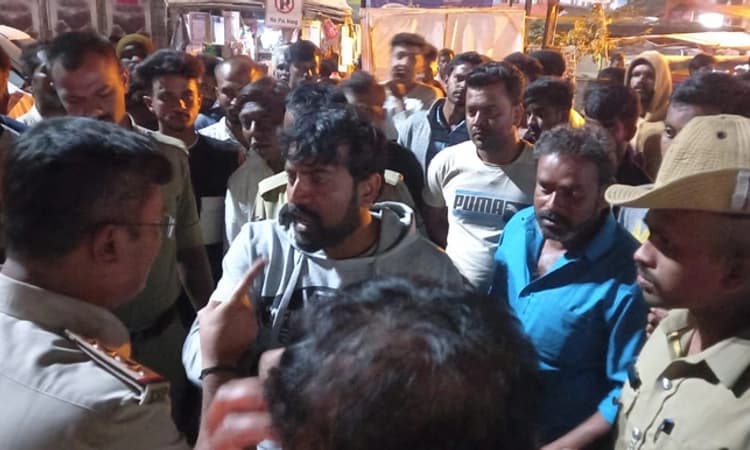 ಪೊಲೀಸರ ಮೇಲೆ ಹಲ್ಲೆಗೆ ಯತ್ನ: ಬಿಜೆಪಿ ಮುಖಂಡನಿಗೆ ನಾಗರೀಕರಿಂದ ಗೂಸ!