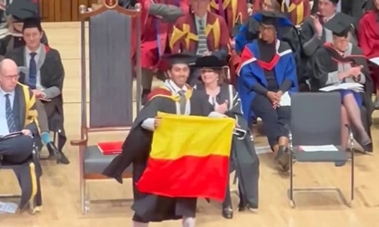 ಲಂಡನ್‌ನಲ್ಲಿ ಕನ್ನಡ ಹಿರಿಮೆ ಸಾರಿದ ಅಧಿಶ್‌: ಪದವಿ ಪಡೆವ ವೇಳೆ ಕನ್ನಡ ಬಾವುಟ ಪ್ರದರ್ಶನ