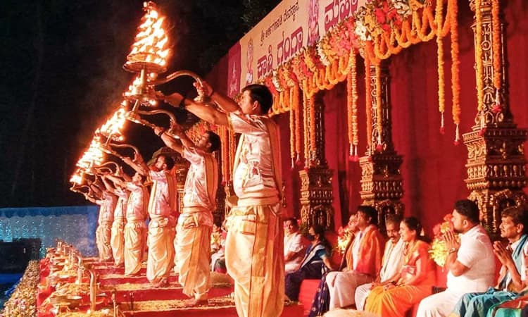 ಗರಿಕೇಮಠ ಅರ್ಕಗಣಪತಿ ಸನ್ನಿಧಿ: ಕಾಶೀ ಗಂಗಾರತಿ