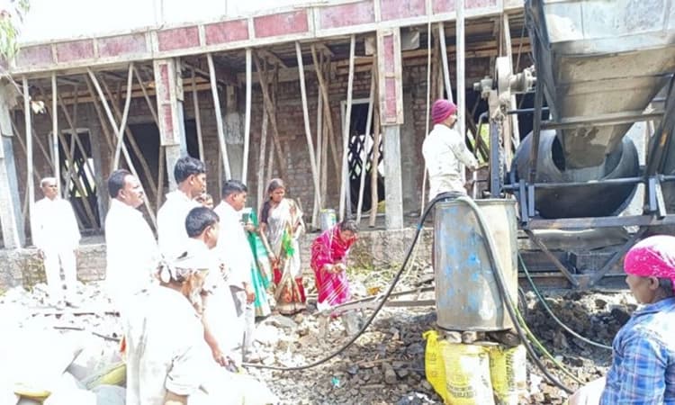 ಸರ್ಕಾರಿ ಶಾಲೆ ಉಳಿಸಲು 39 ಲಕ್ಷ ರೂ. ಚಂದಾ ಎತ್ತಿದ ಹಳ್ಳಿಯ ನಿವಾಸಿಗಳು