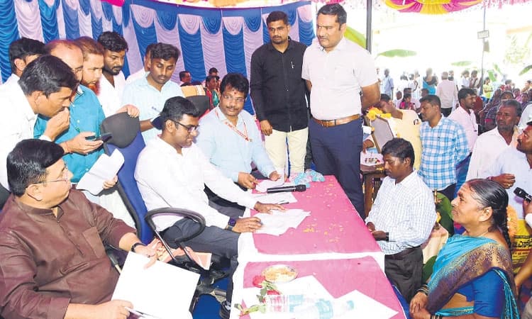 ಗ್ರಾಮಸ್ಥರ ಸಮಸ್ಯೆಗೆ ಸ್ಥಳದಲ್ಲೇ ಪರಿಹಾರ