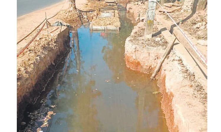 ಕಪಿತಾನಿಯೋ: ಪೈಪ್‌ ಒಡೆದು ಪೋಲಾಗುತ್ತಿದೆ ನೀರು