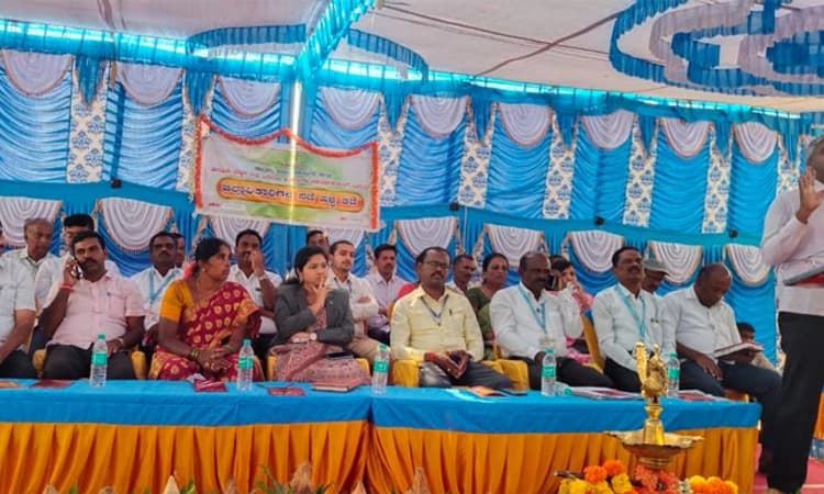 ಮಿಣ್ ಸಂದ್ರ ಗ್ರಾಮದಲ್ಲಿ ಜಿಲ್ಲಾಧಿಕಾರಿಗಳ ನಡೆ ಹಳ್ಳಿಯ ಕಡೆ ಕಾರ್ಯಕ್ರಮ