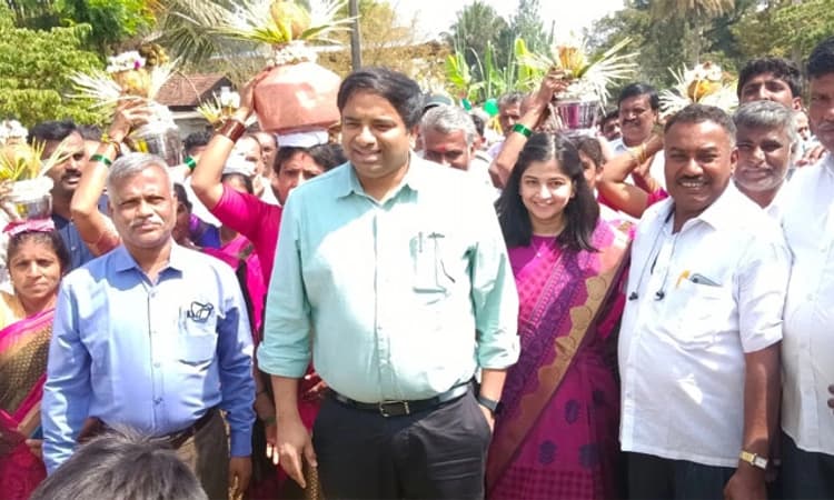 15 ವರ್ಷಗಳಿಂದ ಕಚೇರಿ ಅಲೆಯುತ್ತಿದ್ದ ಆದಿವಾಸಿ ವೃದ್ದೆಯ ಸಮಸ್ಯೆ ಪರಿಹರಿಸಿದ ಜಿಲ್ಲಾಧಿಕಾರಿ