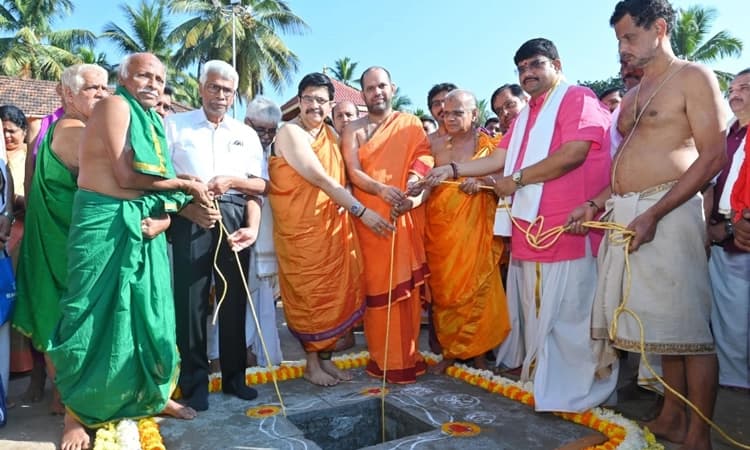 ಕಡಿಯಾಳಿ ಶ್ರೀ ಮಹಿಷಮರ್ದಿನಿ ದೇವಸ್ಥಾನ: ನೂತನ ಧ್ವಜಸ್ತಂಭದ ಪಾದುಕಾ ಶಿಲಾನ್ಯಾಸ