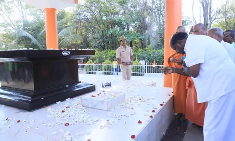 ವಿಜಯಪುರ ವಿಮಾನ ನಿಲ್ದಾಣಕ್ಕೆ ”ಸಿದ್ಧೇಶ್ವರ ಶ್ರೀ” ಹೆಸರು ಸೂಕ್ತ : ಹೆಚ್ ಡಿಕೆ