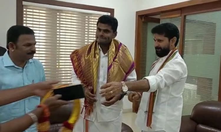 ಚಿಕ್ಕಮಗಳೂರಿನಲ್ಲಿ ಬಿಜೆಪಿ ನಾಯಕ ಅಣ್ಣಾಮಲೈ ಅವರಿಗೆ ಅದ್ದೂರಿ ಸ್ವಾಗತ