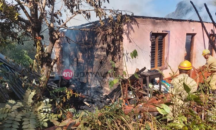 ವಿಟ್ಲ: ಆಕಸ್ಮಿಕ ಬೆಂಕಿ; ಹೊತ್ತಿ ಉರಿದ ಮನೆ