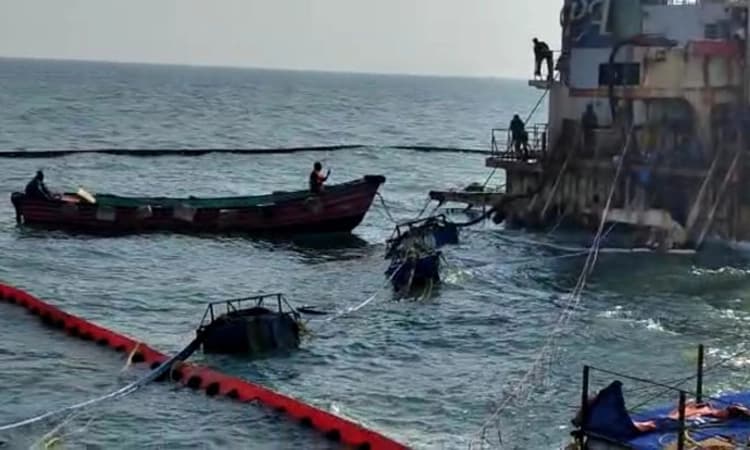 ಮುಳುಗಿರುವ ಪ್ರಿನ್ಸೆಸ್‌ ಮಿರಾಲ್‌ ನೌಕೆ ; ತೈಲ ತೆರವು ಕಾರ್ಯ ಆರಂಭ