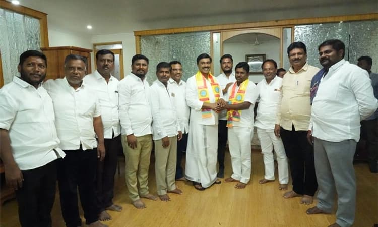 ಗಂಗಾವತಿ: ರೆಡ್ಡಿ ಪಾರ್ಟಿಗೆ ಸೇರ್ಪಡೆಯಾದ ಬಿಜೆಪಿ ಮುಖಂಡ ವೆಂಕಟೇಶ ಜಬ್ಬಲಗುಡ್ಡ