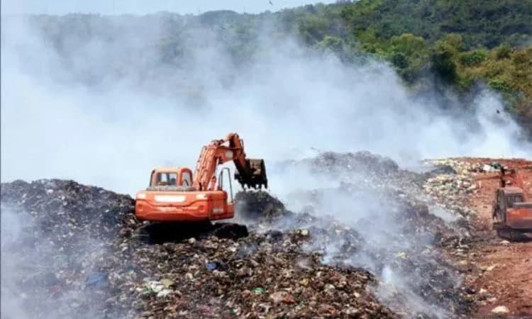 ಪಚ್ಚನಾಡಿ ತ್ಯಾಜ್ಯ ವಿಲೇವಾರಿ ಪ್ರದೇಶದಲ್ಲಿ ಬೆಂಕಿ: ಮುಂದುವರಿದ ಕಾರ್ಯಾಚರಣೆ