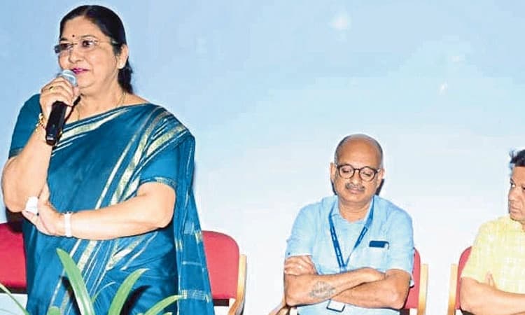 ರಸ್ತೆ ಸುರಕ್ಷತಾ ಮುನ್ನೆಚ್ಚರಿಕೆ ಇರಲಿ: ಮೀರಾ ಸಲಹೆ