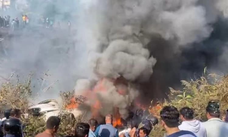 ನೇಪಾಳ: 72 ಜನರಿದ್ದ ವಿಮಾನ ಪತನ; ರನ್‌ ವೇಯಲ್ಲೇ ಹೊತ್ತಿ ಉರಿದ ವಿಮಾನ