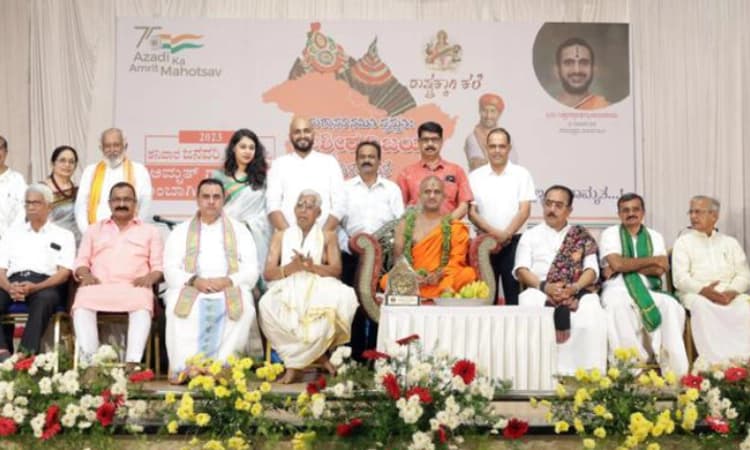 ದೇಶಭಕ್ತಿ ಜಾಗೃತಿಗಾಗಿ ಯಕ್ಷಗಾನ ಪ್ರಸ್ತುತಿ: ಪೇಜಾವರ ಶ್ರೀ