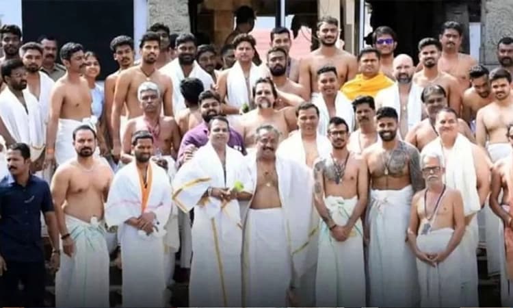 ತಿರುವನಂತಪುರದ ಪದ್ಮನಾಭಸ್ವಾಮಿ ದೇವಸ್ಥಾನಕ್ಕೆ ಭೇಟಿ ನೀಡಿದ ಭಾರತೀಯ ಕ್ರಿಕೆಟಿಗರು