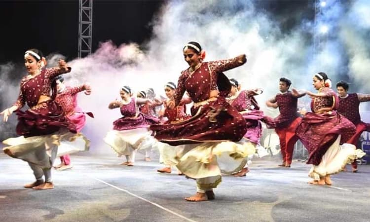 ಧಾರವಾಡ: ಹುಣಸೆಹಣ್ಣಿನ ಗೊಂಬೆ, ಡೋಕ್ಲಾ ಮಣ್ಣಿನ ರಂಭೆ-ಮಳಿಗೆ ಸಾಲಲ್ಲಿ ಮೊಳಕೆಯೊಡೆದ ಯುವ ಕನಸುಗಳು