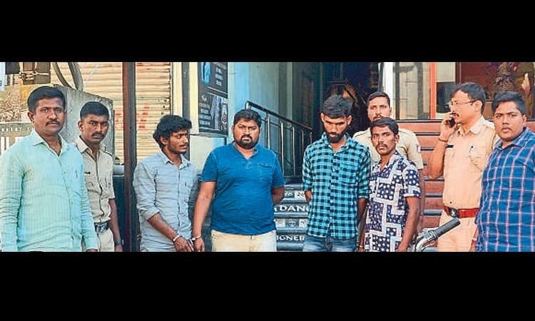 ಸಲೂನ್‌ ಶಾಪ್‌ಗೆ ಬೆಂಕಿ ಹಚ್ಚಿದ್ದ ಆರೋಪಿಗಳು ಪೊಲೀಸರ ವಶಕ್ಕೆ