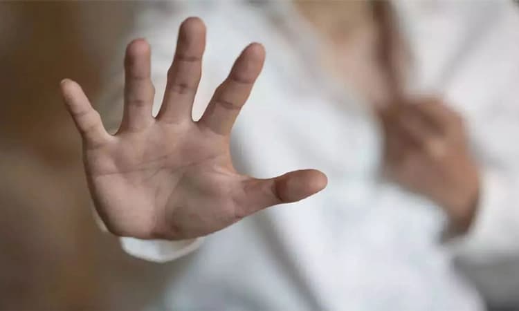 ಬೆಂಗಳೂರು: ಶೌಚಾಲಯದೊಳಗೆ ಯುವತಿಯನ್ನು ಕೂಡಿ ಹಾಕಿದ್ದ ಕಿಡಿಗೇಡಿ