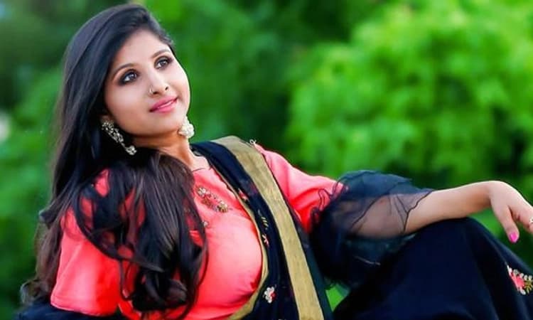 ಕನ್ನಡ ಚಿತ್ರಕ್ಕೆ ನಾಯಕಿಯಾದ ಗಾಯಕಿ ಮಂಗ್ಲಿ