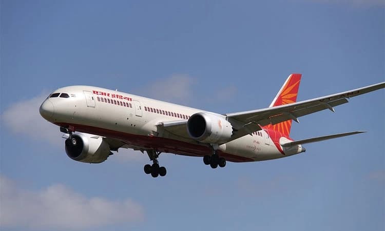 ವಿಮಾನದೊಳಗೆ ಸಿಗರೇಟು ಸೇದಿದ ವ್ಯಕ್ತಿ