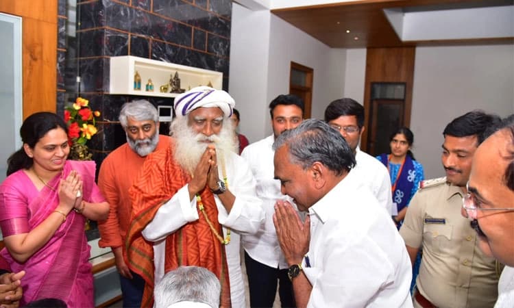 ಗಂಗಾವತಿ: ಕಿಷ್ಕಿಂಧಾ ಅಂಜನಾದ್ರಿಗೆ ಜಗ್ಗಿ ವಾಸುದೇವ ಮಹಾಯೋಗಿಗಳನ್ನು ಆಹ್ವಾನಿಸಿದ ಶಾಸಕ ಮುನವಳ್ಳಿ