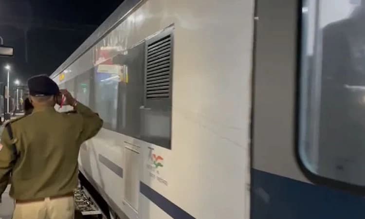 ಬಂಗಾಳದಲ್ಲಿ ವಂದೇ ಭಾರತ್‌ ಎಕ್ಸ್‌ ಪ್ರೆಸ್‌ ಮೇಲೆ ಮತ್ತೆ ಕಲ್ಲು ತೂರಾಟ