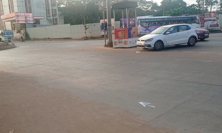 “ಝೀಬ್ರಾ ಕ್ರಾಸಿಂಗ್‌’ ಇಲ್ಲದೆ ಪಾದಚಾರಿಗಳ ಪರದಾಟ