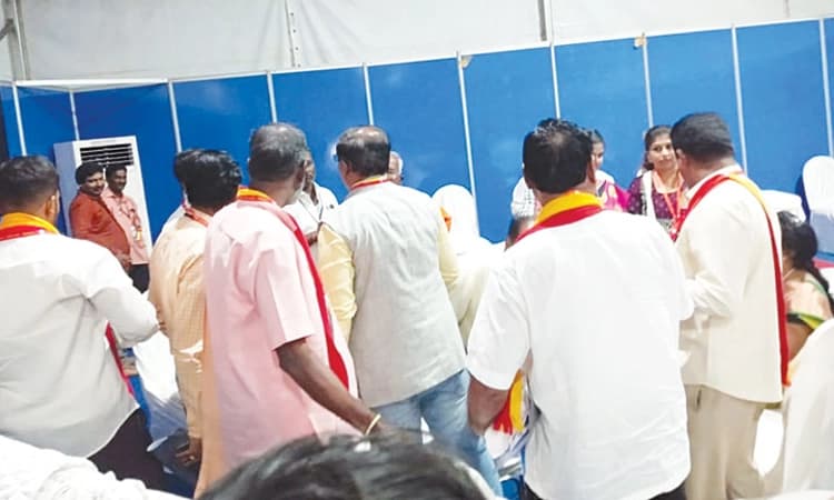 ಹತ್ತಿ ನೆಲದ ನೆತ್ಯಾಗ ತೆಲಿ ಎತ್ತಿತ್ರಪಾ ಕನ್ನಡಾ…