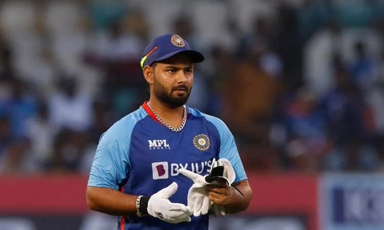 ಮುಂಬೈ: ಮೊಣಕಾಲು ಶಸ್ತ್ರಚಿಕಿತ್ಸೆಗೆ ಒಳಗಾದ ಕ್ರಿಕೆಟಿಗ ರಿಷಬ್ ಪಂತ್