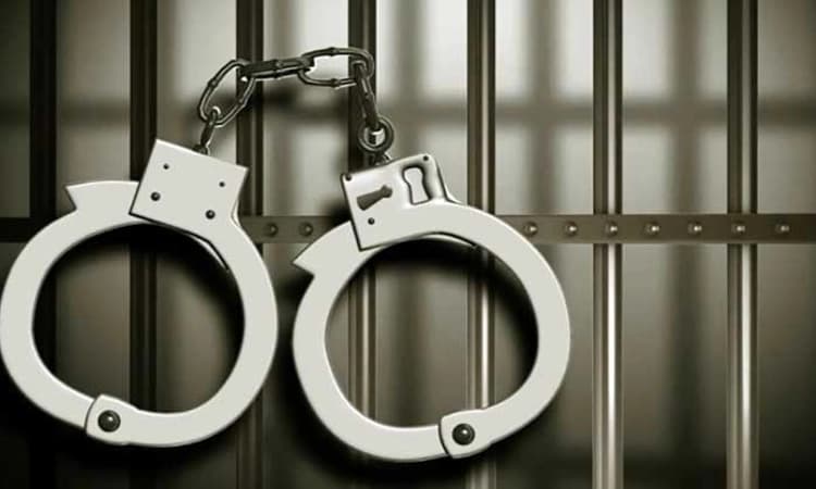 ಆಯುರ್ವೇದ ಚಿಕಿತ್ಸೆ ನೀಡುವುದಾಗಿ ರೋಗಿಗಳಿಗೆ ಟೋಪಿ; ಅಪ್ಪ-ಮಗ ಸೇರಿ ಮೂವರ ಬಂಧನ